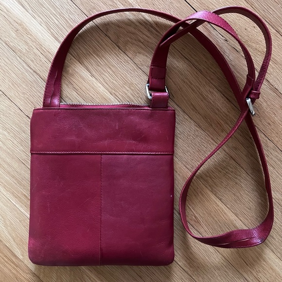 Rich red leather crossbody purse - Picture 3 of 6